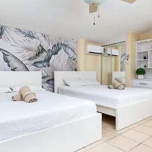 https://casamares-private-room-solario-with-8-person-jacuzzi.greaterantilleshotels.net